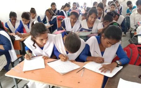 UP Education News: यूपी के माध्यमिक स्कूलों में आसान होगी पढ़ाई, एनिमेशन और वीडियो से सिखाए जाएंगे कठिन विषय