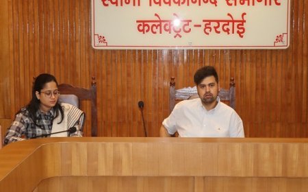 Hardoi: जिलाधिकारी की अध्यक्षता में हुई सड़क सुरक्षा समिति की बैठक, नियमों के उल्लंघन पर सख्त कार्रवाई के निर्देश