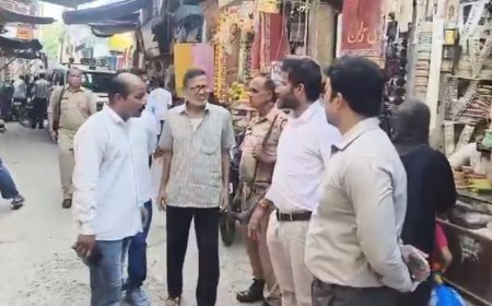 Sambhal: जामा मस्जिद के आसपास 20-22 निर्माणों पर प्रशासन की नजर, नक्शा नहीं तो धारा-10 का नोटिस!