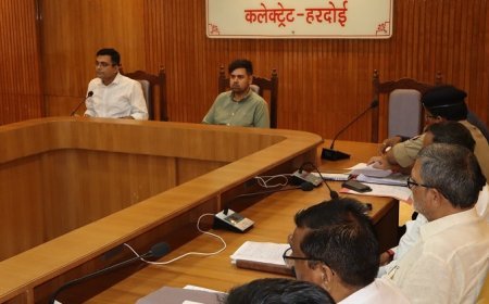 Hardoi: डीएम अनुनय झा ने की अभियोजन कार्यों की समीक्षा, पुराने वादों के निस्तारण के दिए निर्देश