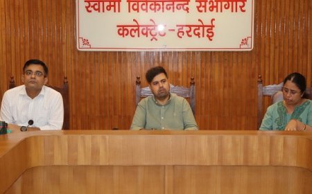 Hardoi: राजस्व वसूली में सुस्ती पर डीएम सख्त, समयबद्ध लक्ष्य पूरा करने के निर्देश