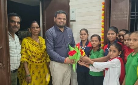 Hardoi: कस्तूरबा गांधी विद्यालयों में अधिकारियों ने किया निरीक्षण, छात्राओं से संवाद कर बढ़ाया आत्मविश्वास