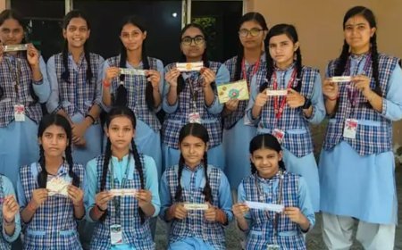 हाथरस में स्कूली छात्राओं ने मुख्यमंत्री योगी आदित्यनाथ को भेजीं राखियां, प्रदेश की खुशहाली की मांगी दुआ