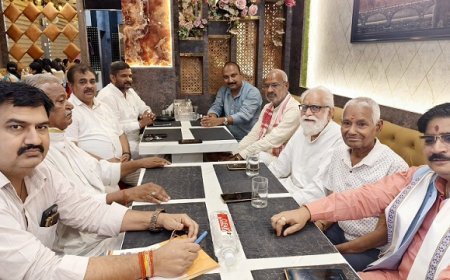Hardoi: हरदोई में भाजपा के पूर्व जिलाध्यक्षों की मासिक बैठक, संगठन को बूथ स्तर तक मजबूत करने पर मंथन