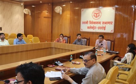 Hardoi: युवाओं को रोजगार मांगने वाला नहीं, रोजगार सृजित करने वाला उद्यमी बनाएं: डीएम अनुनय झा