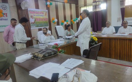 सासनी में जनता दर्शन के दौरान किसानों ने रखीं राजस्व और भूमि विवाद से जुड़ी समस्याएं, एसडीएम ने दिए त्वरित निस्तारण के निर्देश