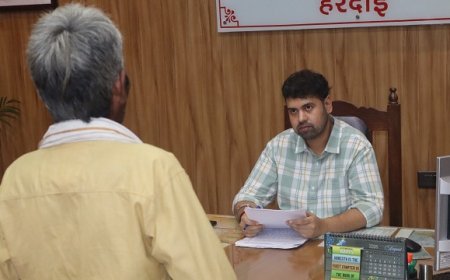 Hardoi: डीएम अनुनय झा ने सुनीं जनसमस्याएं, 83 शिकायतें दर्ज; त्वरित और गुणवत्तापूर्ण निस्तारण के निर्देश