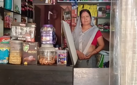 गोरखपुर की उषा देवी बनीं आत्मनिर्भरता की मिसाल: एनआरएलएम से लोन लेकर शुरू की दुकान, 130 महिलाओं को दिया रोजगार का रास्ता