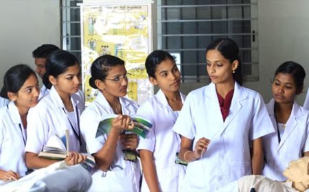 यूपी में एमबीबीएस-बीडीएस इंटर्न को बड़ा तोहफा: स्टाइपेंड दोगुने से अधिक बढ़ा, अब हर महीने मिलेंगे 25 हजार रुपये