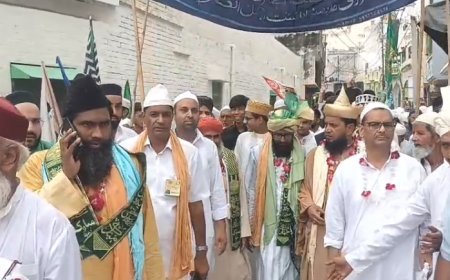 Sambhal: शानो-शौकत से निकला जुलूस-ए-मोहम्मदी, ‘या रसूल अल्लाह’ की सदाओं से गूंजा सम्भल
