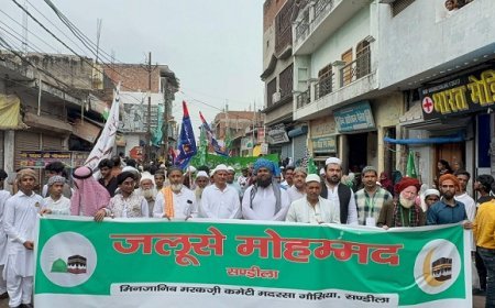 Sandila: सण्डीला में गूंजा नारा-ए-तकबीर, अकीदत के साथ निकला जुलूस-ए-मोहम्मदी