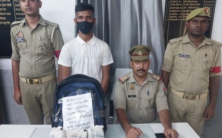 Ballia: बलिया में शराब तस्करी का खुलासा: गरीब नवाज एक्सप्रेस का कोच अटेंडेंट गिरफ्तार, 30 बोतल अंग्रेजी शराब बरामद