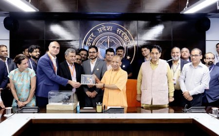 Lucknow: मुख्यमंत्री योगी ने उद्यमियों और स्टार्टअप्स को किया सम्मानित, प्रोत्साहन राशि के चेक व इन्क्यूबेटर मान्यता प्रमाण पत्र किए वितरित