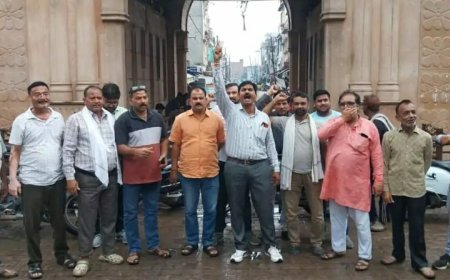 Hathras News: यूजीसी कानून के विरोध में सवर्ण समाज का हल्लाबोल, राष्ट्रपति के नाम सौंपा ज्ञापन