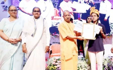 UP News: मुख्यमंत्री आवास पहुंचीं बेटियों ने सीएम योगी आदित्यनाथ से की सीधी बातचीत, मिला डिजिटल डिटॉक्स और सफलता का मंत्र