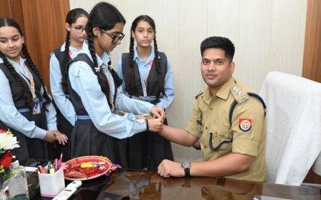 Saharanpur News: रक्षाबंधन पर दून वैली की छात्राओं ने प्रशासनिक और पुलिस अधिकारियों को बांधा रक्षासूत्र, स्कूल में सांस्कृतिक कार्यक्रमों की धूम