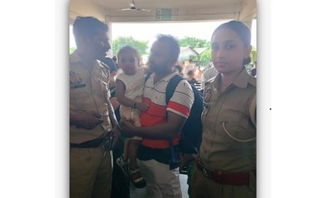 Hardoi: बस अड्डे पर परिजनों से बिछड़ा तीन वर्षीय मासूम, 'ऑपरेशन स्माइल' के तहत पुलिस ने सकुशल मिलाया