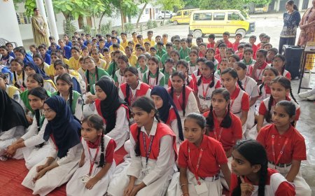 Sitapur: स्टडी प्वाइंट इंटर कॉलेज में धूमधाम से मनाया राष्ट्रीय खेल दिवस, विद्यार्थियों ने जाना मेजर ध्यानचंद का जीवन और खेल उपलब्धियां
