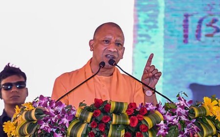 Gorakhpur News: सीएम योगी ने दी 130 करोड़ की सौगात, अपराधियों को दी सख्त चेतावनी