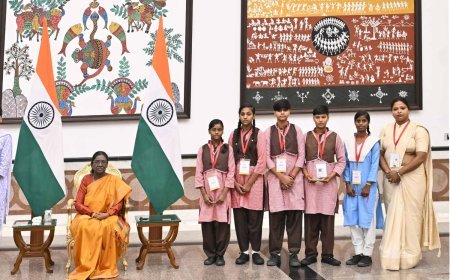 राष्ट्रपति भवन में राष्ट्रपति द्रौपदी मुर्मु से मिलीं बुलंदशहर की बेटियां, रक्षाबंधन पर मिला गौरवपूर्ण अवसर