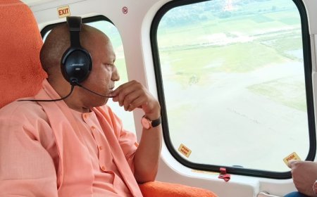 Ballia Flood Relief: बलिया में बाढ़ पीड़ितों के बीच पहुंचे सीएम योगी, 50 किलो की राहत किट और दवाओं का वितरण