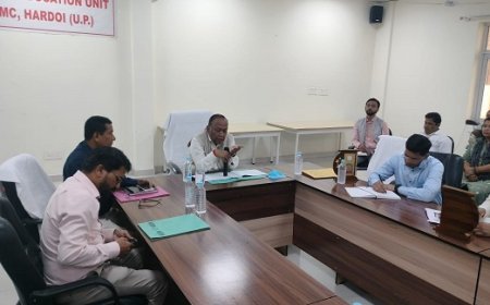 Hardoi News Today: अपर मुख्य सचिव स्वास्थ्य अमित घोष ने ली समीक्षा बैठक, बाढ़ प्रभावित क्षेत्रों में राहत पैकेट के साथ मेडिकल किट देने के निर्देश