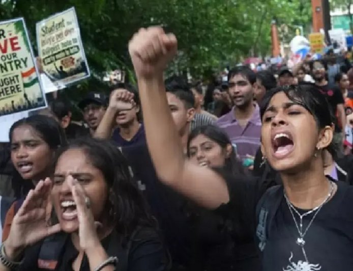 PM Modi Apology News: 'शर्मिंदा हूं, खुद को आईने में नहीं देख सकती', Jantar Mantar Protest में PM मोदी को अपशब्द कहने वाली लड़की ने मांगी माफी