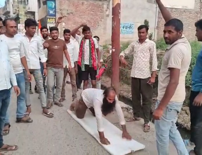 Sambhal: 2027 की सत्ता के लिए दंडवत संकल्प! अखिलेश यादव के मुख्यमंत्री बनने की कामना लेकर निकले अमन यादव