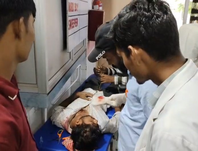 Sambhal: ट्रक-टेंपो की भीषण भिड़ंत में तीन की मौत, एक घायल; दो ने मौके पर तो तीसरे ने अस्पताल में तोड़ा दम