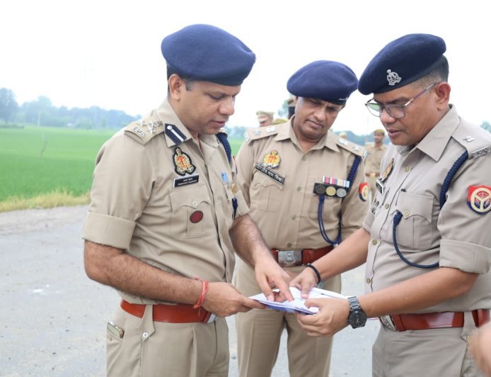 Hathras: डीआईजी प्रभाकर चौधरी ने कांवड़ मार्ग का किया निरीक्षण, सुरक्षा व्यवस्था पर दिए सख्त निर्देश