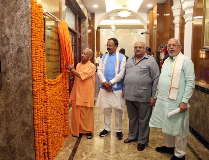 Lucknow: मुख्यमंत्री योगी ने विधानभवन में डिजिटल लाइब्रेरी व पॉडकास्ट स्टूडियो का किया शुभारंभ