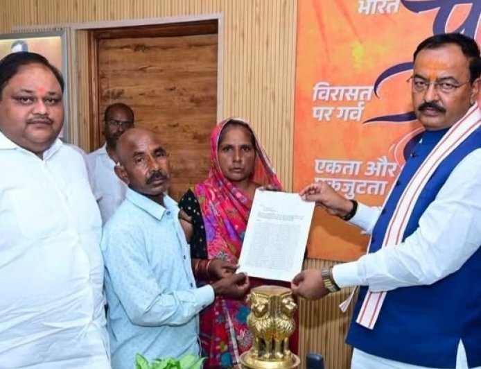 Shahjahanpur: गौतम मौर्य हत्याकांड में पीड़ित परिवार ने उपमुख्यमंत्री केशव प्रसाद मौर्य से लगाई न्याय की गुहार