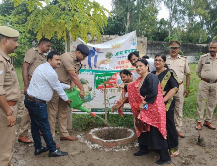 Hardoi: 'एक पेड़ मां के नाम' अभियान के तहत जिला कारागार में हुआ पौधरोपण, पर्यावरण संरक्षण का लिया संकल्प