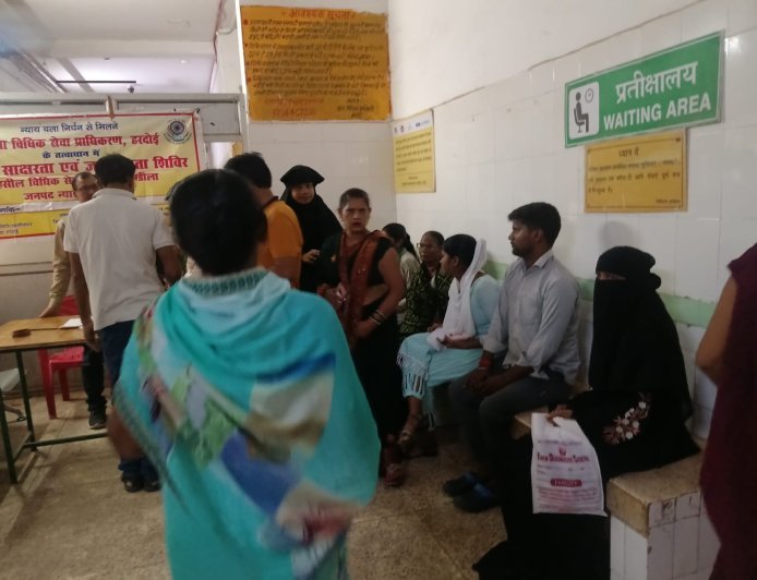 Hardoi: संडीला सीएचसी में विधिक जागरूकता शिविर आयोजित, विश्व स्तनपान सप्ताह व मानसिक रोगियों के कानूनी अधिकारों पर किया गया जागरूक
