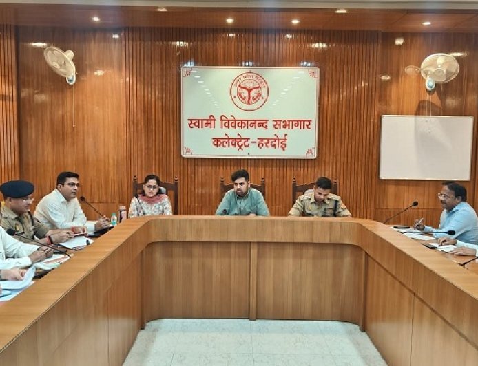 Hardoi: कांवड़ यात्रा की तैयारियों को लेकर जिलाधिकारी ने की समीक्षा बैठक, अधिकारियों को दिए आवश्यक निर्देश