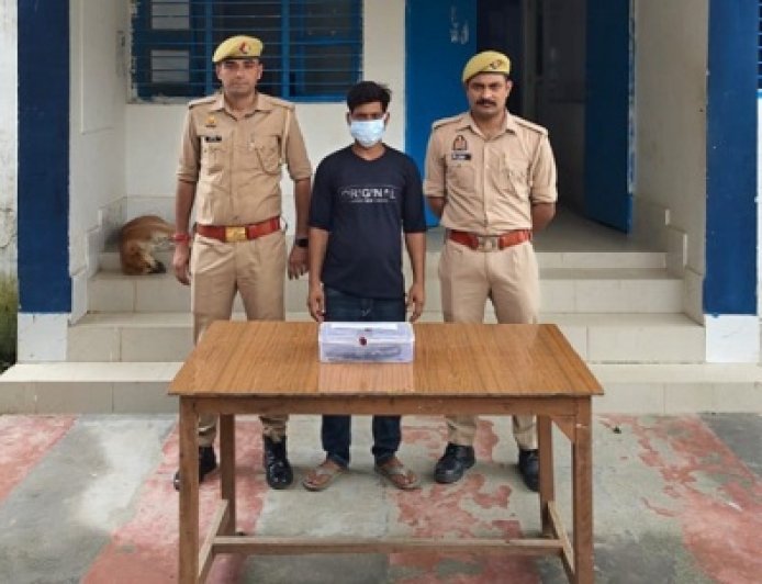 Hardoi: मारपीट और तमंचे से जान से मारने की धमकी देने वाला आरोपी गिरफ्तार, अवैध हथियार बरामद
