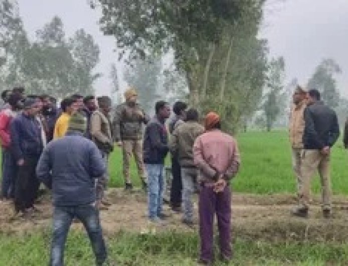 पीलीभीत के बीसलपुर में खेत से संदिग्ध हालत में मिला युवक का शव, पुलिस जांच में जुटी