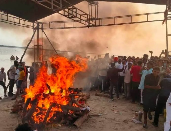 पीलीभीत में दामाद पर सास की हत्या का आरोप, भूसे के ढेर में आग लगाकर जलाया, राख से मिलीं हड्डियां