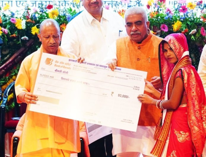 हथकरघा उद्योग को मिली नई पहचान, संत कबीर पुरस्कार पाकर खिले बुनकरों के चेहरे