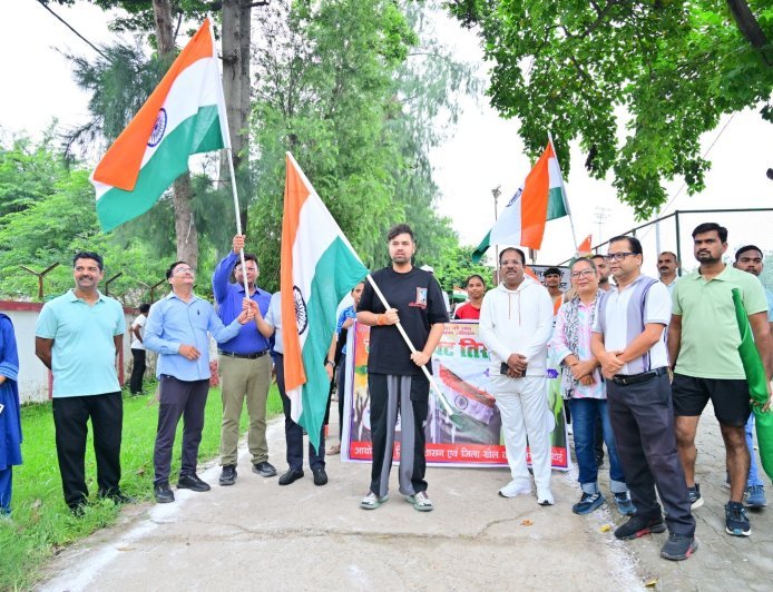 हरदोई में यूथ कनेक्ट तिरंगा रैली का भव्य आयोजन, खिलाड़ियों और कैडेट्स में दिखा उत्साह