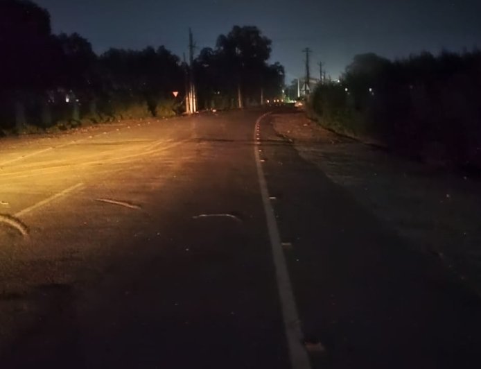 देवदेवेश्वर नाथ धाम जाने वाले बाईपास पर पसरा अंधेरा, कांवड़ियों की आस्था के साथ सुरक्षा भी दांव पर, आदेशों के बावजूद जिम्मेदार बेखबर