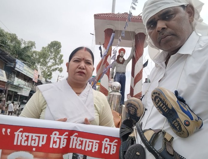 महिला अपराध नियंत्रण पर बाजपुर में अनोखा प्रदर्शन, ओम प्रकाश वर्मा ने अपनी योजना लागू करने की रखी मांग