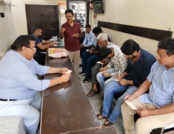40 साल पुरानी रेल लाइन की मांग, PM के नाम लिखे पोस्टकार्ड; सम्भल से गजरौला रेल सेवा बहाल करने की उठी आवाज