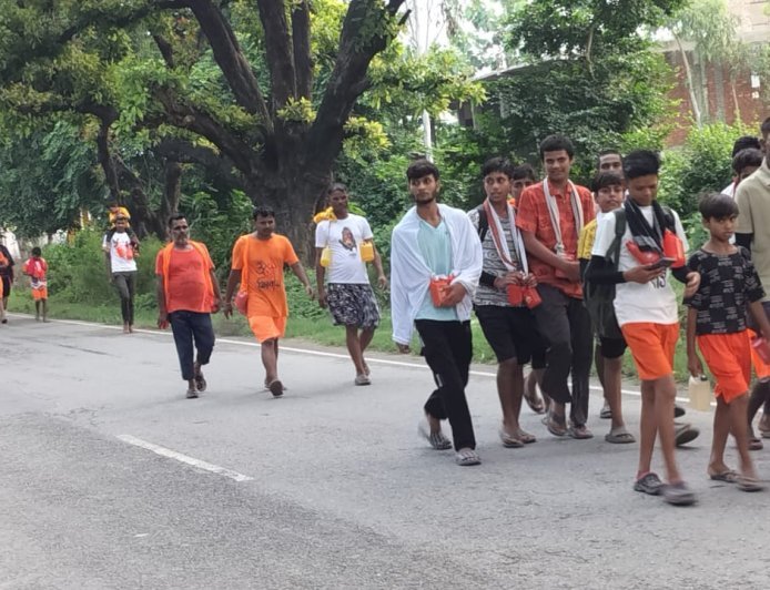 नैमिषारण्य में दूसरे सोमवार से पूर्व उमड़े श्रद्धालु, लखनऊ-सीतापुर लिंक बाईपास पर अंधेरे के बीच यात्रा को मजबूर