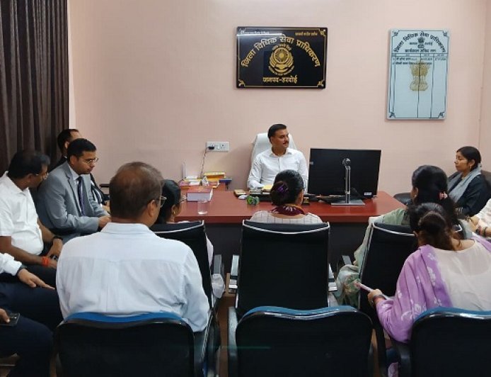 Hardoi: राष्ट्रीय लोक अदालत की तैयारियों को लेकर बैठक, अधिक से अधिक वादों के निस्तारण के दिए निर्देश