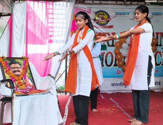 Hardoi: श्री डाल सिंह मेमोरियल स्कूल में धूमधाम से मना स्वतंत्रता दिवस, तिरंगे के साथ याद आए ‘बड़े सर’