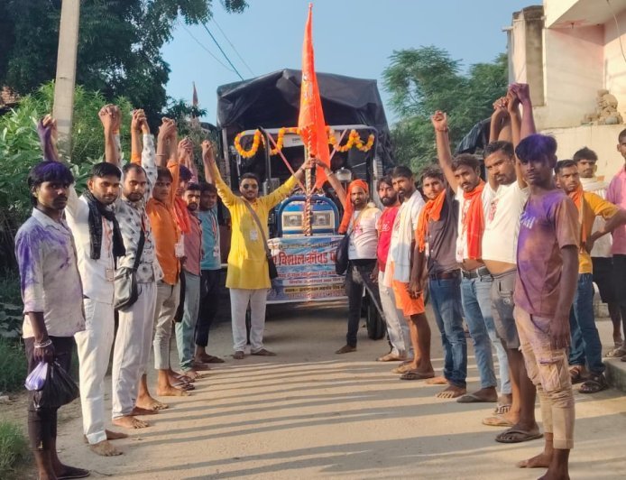 हरदोई के जरेली से राजघाट गंगा के लिए रवाना हुआ कांवड़ियों का जत्था, गूंजे हर-हर महादेव के जयकारे