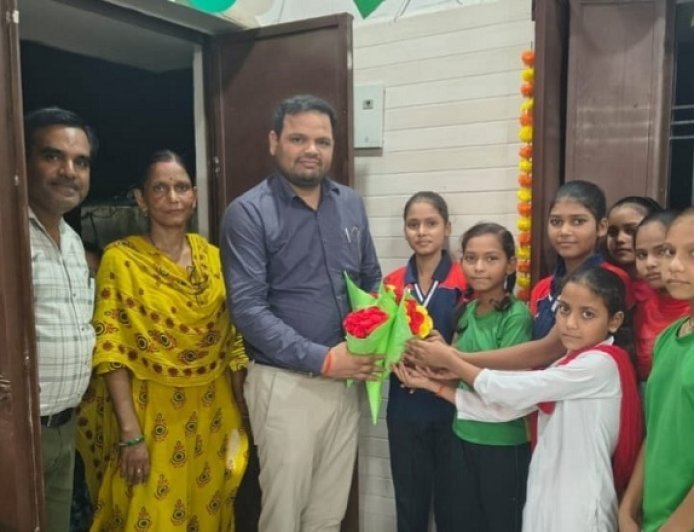 Hardoi: कस्तूरबा गांधी विद्यालयों में अधिकारियों ने किया निरीक्षण, छात्राओं से संवाद कर बढ़ाया आत्मविश्वास
