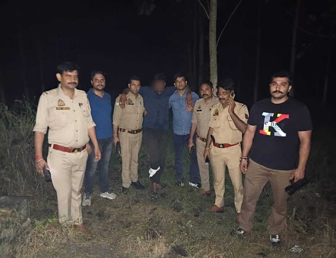 Saharanpur: देवबंद पुलिस की मुठभेड़ में गोकशी का वांछित आरोपी घायल, तमंचा-कारतूस और बाइक बरामद