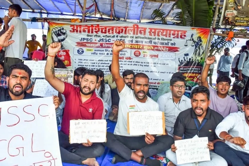 Jharkhand News: रांची में 'नौकरी चोरी' के खिलाफ युवाओं का हल्ला बोल, जेपीएससी और जेएसएससी अभ्यर्थियों ने शुरू किया मार्च
